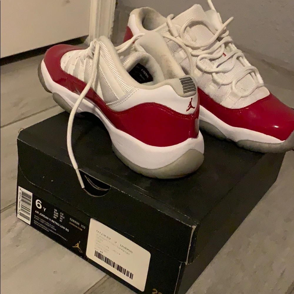 jordan cherry 11s low